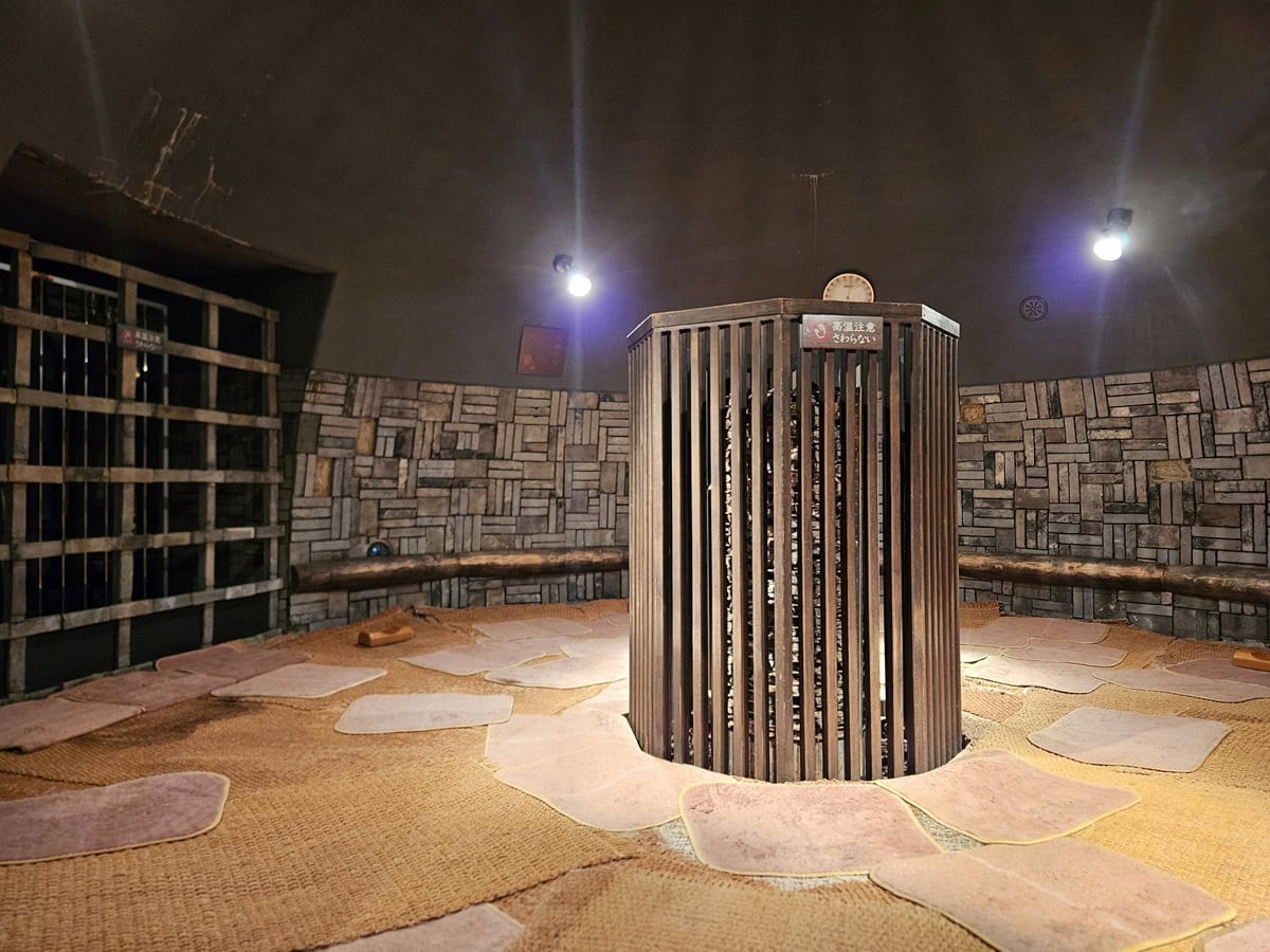 古代のお風呂からインスパイアされた「黒釜」。