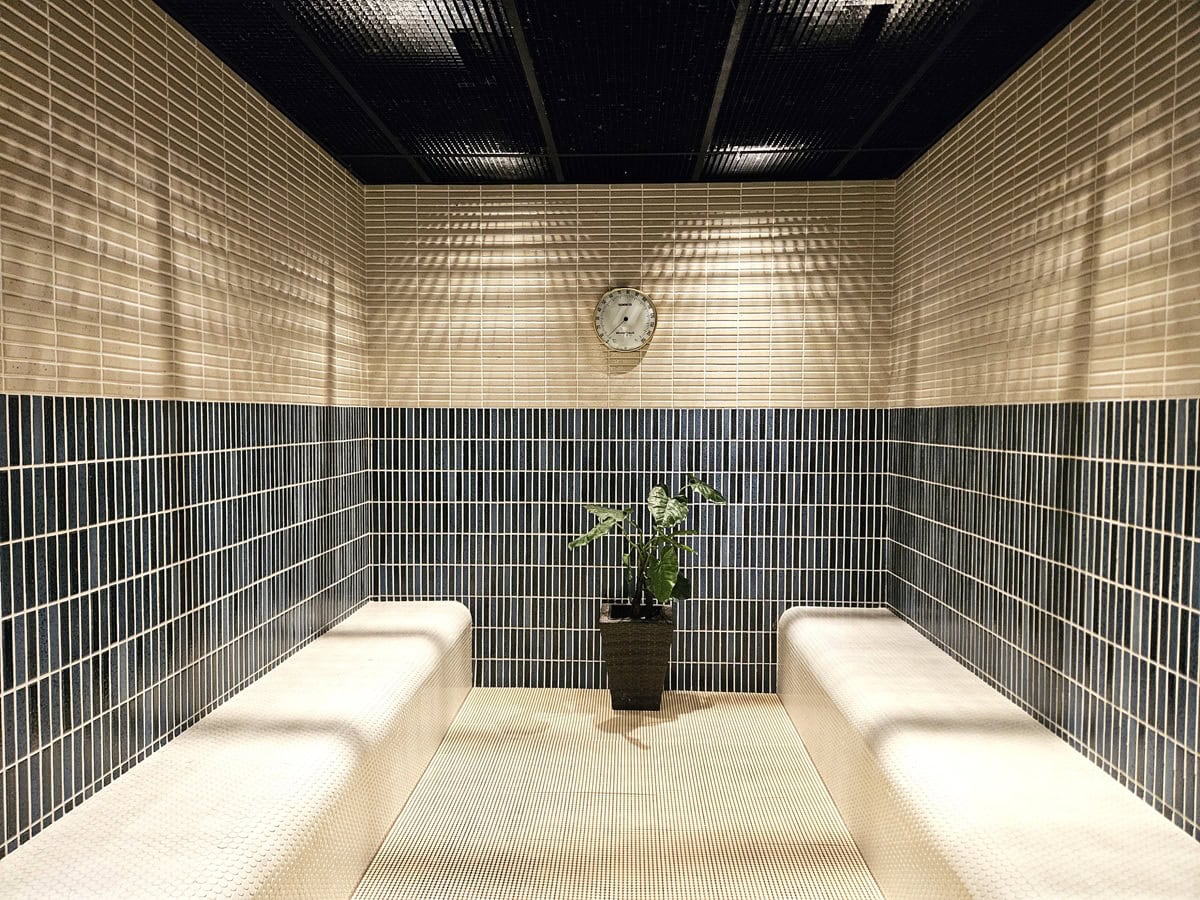 岩盤浴で温まったからだを冷やす「冷爽房」。岩盤浴と交互に行き来すれば、温冷交互浴による代謝アップも期待できる。