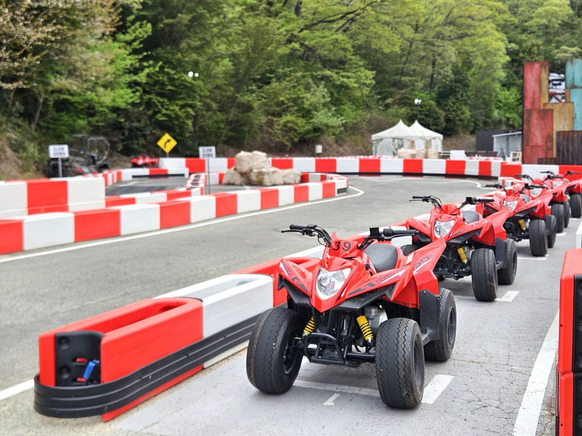 10歳から運転免許なしでも乗車できる「ライジング・バギー」。
