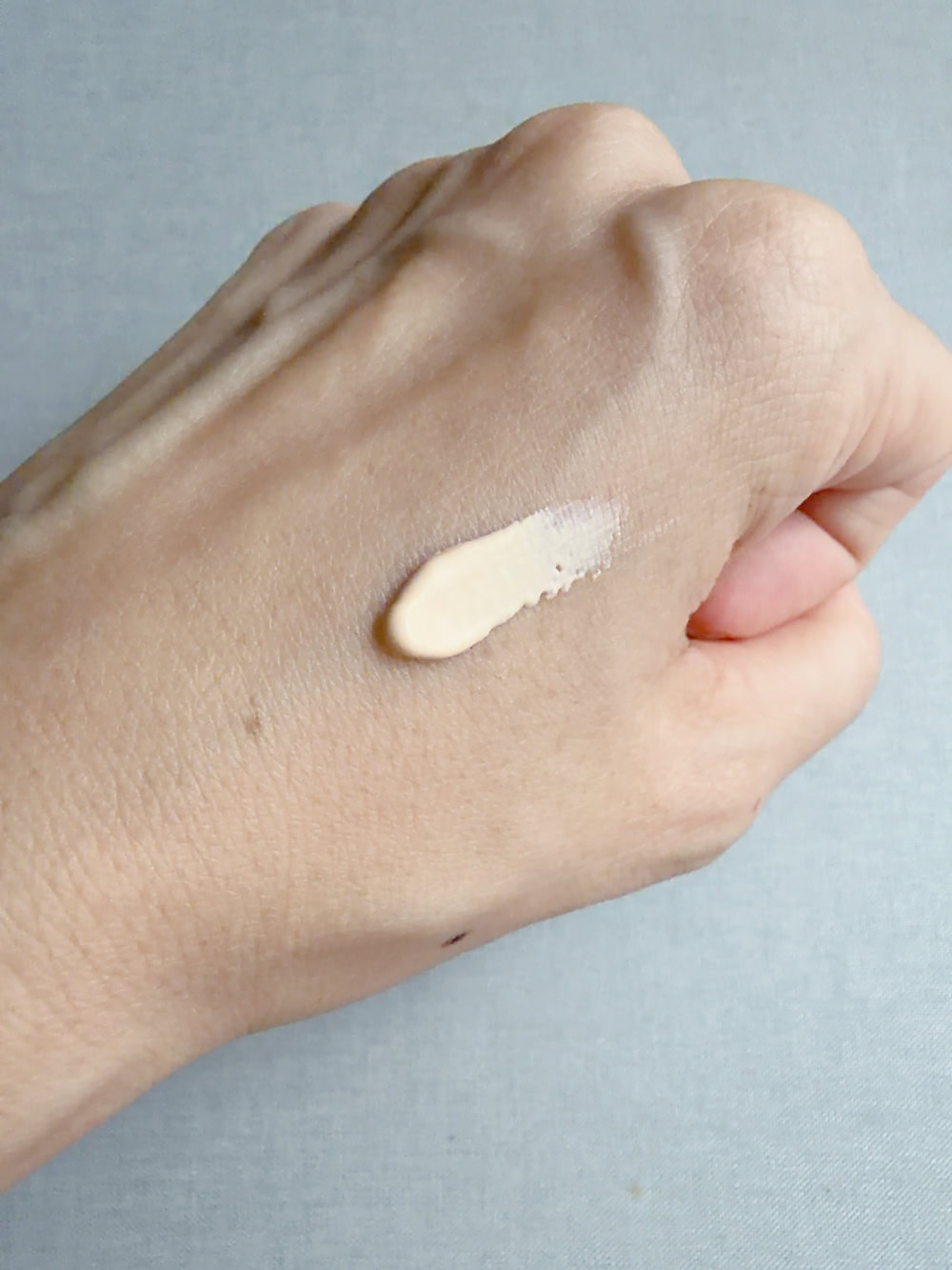 アンプルール 制汗UVベース SPF50+/PA+++ 20g ¥2,970 テクスチャー
