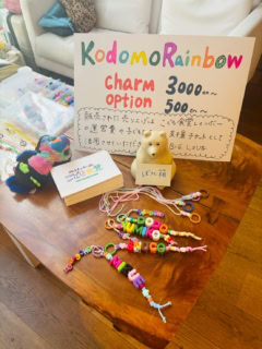 出店の様子はこんな感じ。カラフルなチャームをお作りしました♡