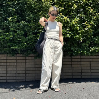 40代カジュアル民でもOKな白パンツはユニクロ、ジャージーバレルレッグパンツ！