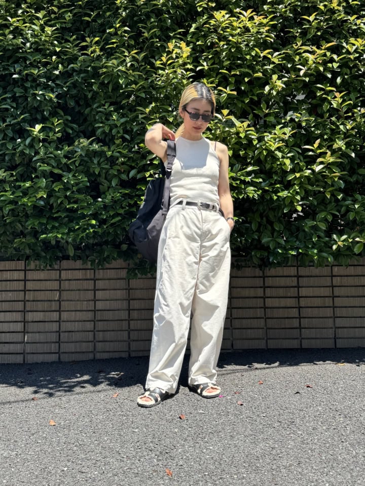 シルエットがキレイ、なによりお手頃！ 40代カジュアル派にハマる【白パンツ】はユニクロにあり！