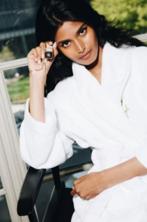 ナチュラルなのに端正なメイクルック Courtesy of CHANEL