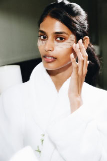 スキンケアまでシャネルで。優雅な時間になりそう! Courtesy of CHANEL