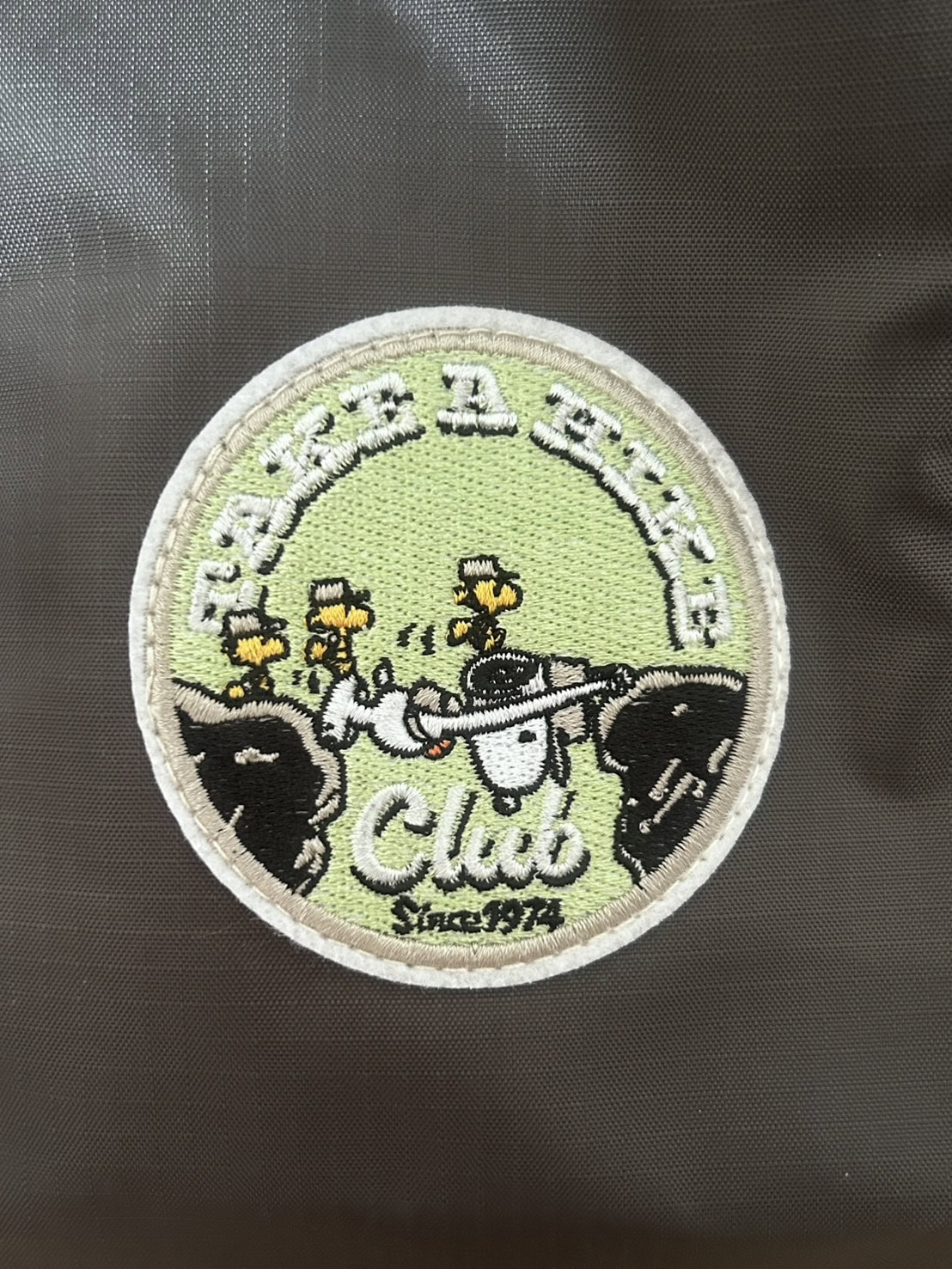 刺繡ワッペンはスヌーピーとウッドストックが山を登っているキュートなデザイン。あまり見かけないデザインがかわいくて編集部で即決採用だったお気に入りです。