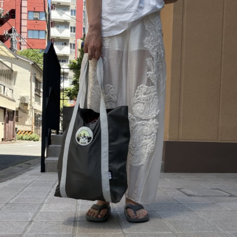 【使用レポ】カーキグレーも洒落てる。「ピーナッツ×ジャーナル スタンダード」のトートのサイズ感が絶妙!