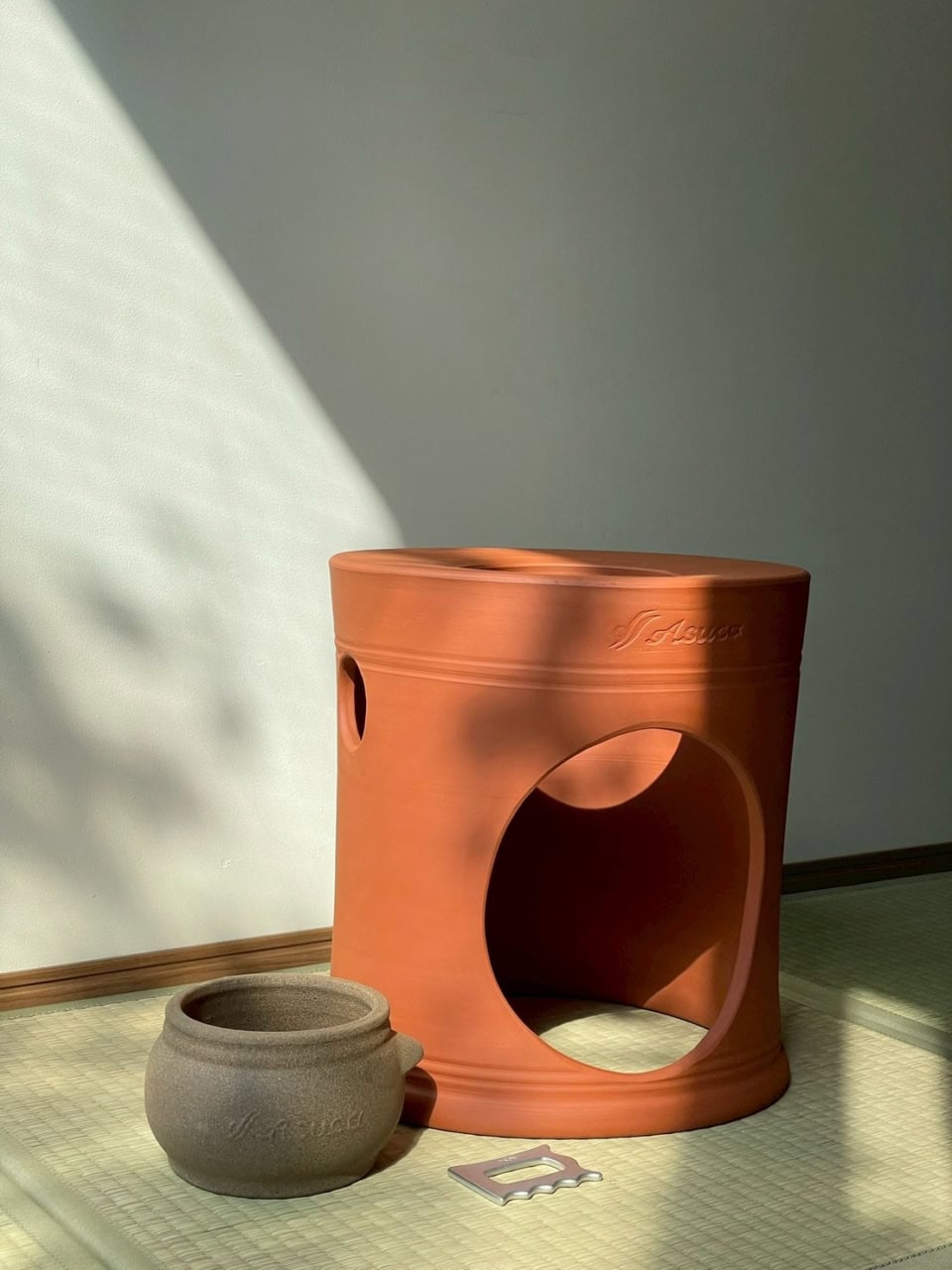 こだわりは薬草だけではありません。座っている黄土座器も超重要!