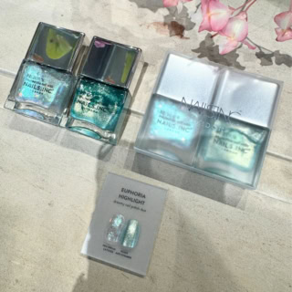 七夕や夏祭りなど、夏のイベントシーズンにもぴったり♡指先を動かすたびにきらめく幻想的なカラーが、夏気分をUP!ネイルズ インク ユーフォリア ハイライト ネイルポリッシュ デュオ キット 14mL 2色 ¥4,620(ネイルズ インク) ※7月7日数量限定発売