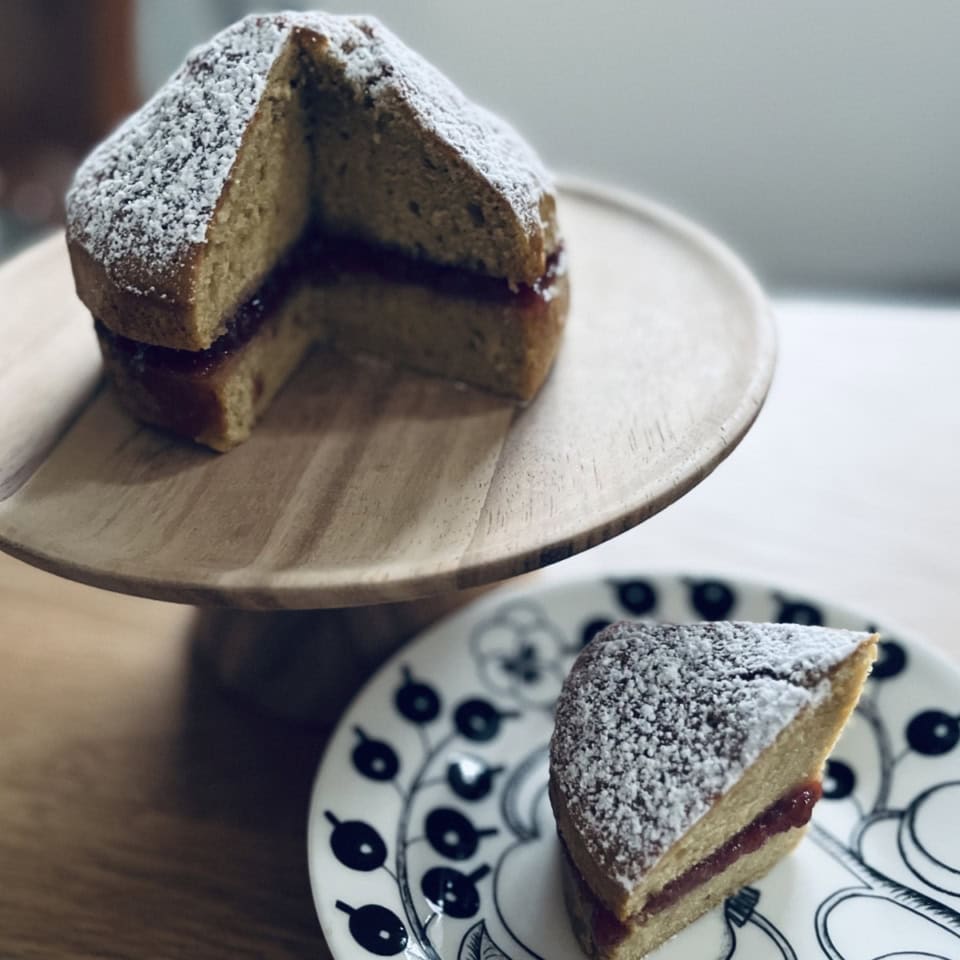 【イギリス伝統菓子】ジャムを挟んで楽しむ♡バター香るヴィクトリアサンドイッチケーキ