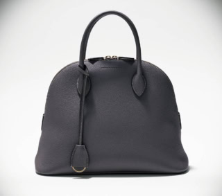 ハンドバッグ〈33サイズ〉［H25.5×W33×D14㎝］¥249,700（ボナベンチュラ）