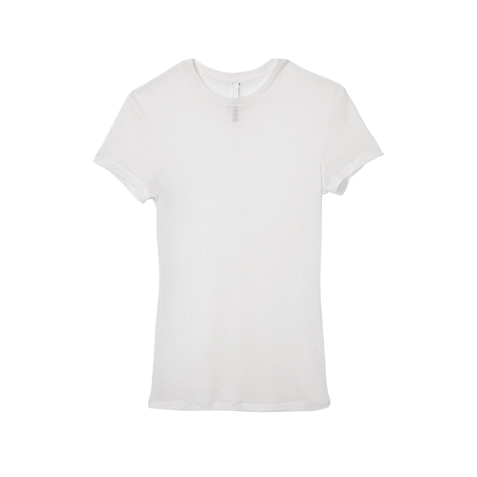 スキムスのTシャツは透け感やリブ仕様が可愛い。絶妙なフィット感と丈感でどんなボトムにも合わせやすく、着こなしを軽やかに演出。本人私物