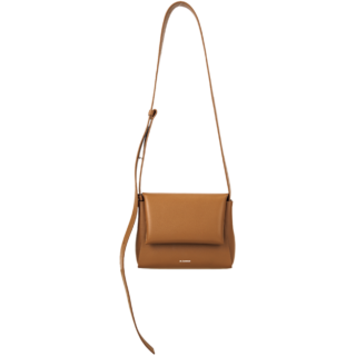 シンプルスタイルにサッと斜め掛けするだけでポイントになるジル サンダーのショルダーバッグ。