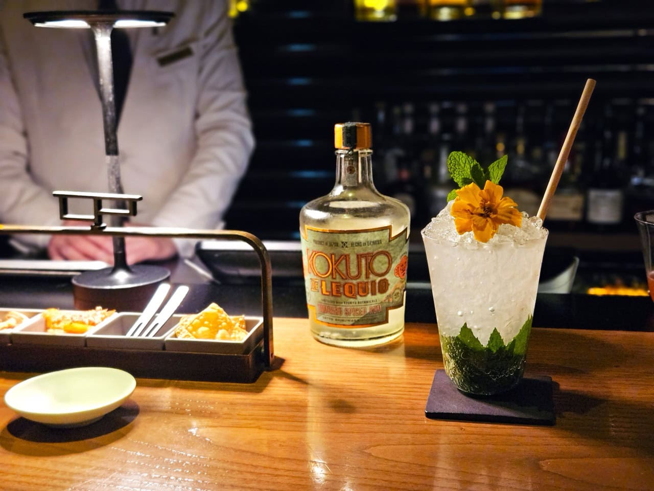 キューバミントと沖縄の黒糖を用いたラムを使い、珠玉の1杯が完成!