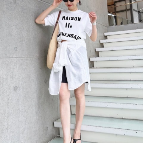 【40代スナップ】Tシャツ×ハーフパンツに「腰巻きシャツ」でグッと美脚見せ|園畠麻衣さん