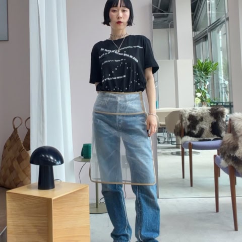 【40代スナップ】「プリントT」もシアースカートやブーツ投入でモードに決まる|柳亜矢子さん