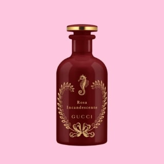 錬金術のFire(火)のプロセスを通じて創られた「ローズ インカンデシェンテ」はソルティで清涼感たっぷりのレッドシーウィードと芳醇なダマスクローズ、バーボンゼラニウムの華やかさとのハーモニーで唯一無二のフローラル マリンノートに。