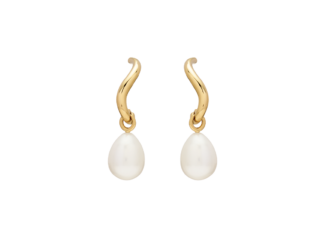 「ウェーブ パール ピアス」［K18YG×パール］¥431,200（シャルロット シェネ／シャルロット シェネ 青山店）