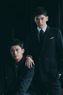 【左から小栗旬さん、UTAさん】Netflixの超大作シリーズ「ガス人間」