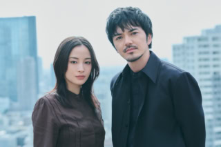 「50問くらい質問されて8割下ネタ。なんの時間なんだと思いました（笑）」Netflix「ガス人間」広瀬すず・林遣都【ネタバレあり】インタビュー