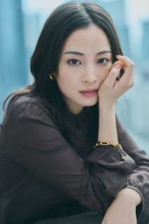 林さんと髙嶋さんのやり取りを車中から見ながらお芝居するとき「リアルタイムで動画を観ながら演じて下さい。自由にしゃべってもらっていいです」と言われて、私も10分の長回しを見続けました（笑）。髙嶋さんがスカートをはいているとは知らず、本番でどこまで笑っていいかわからずに「その人、大丈夫な人!?」みたいに言ってしまったのですが、そういったものも全部使って下さって、すごくライブ感のある現場でした。
