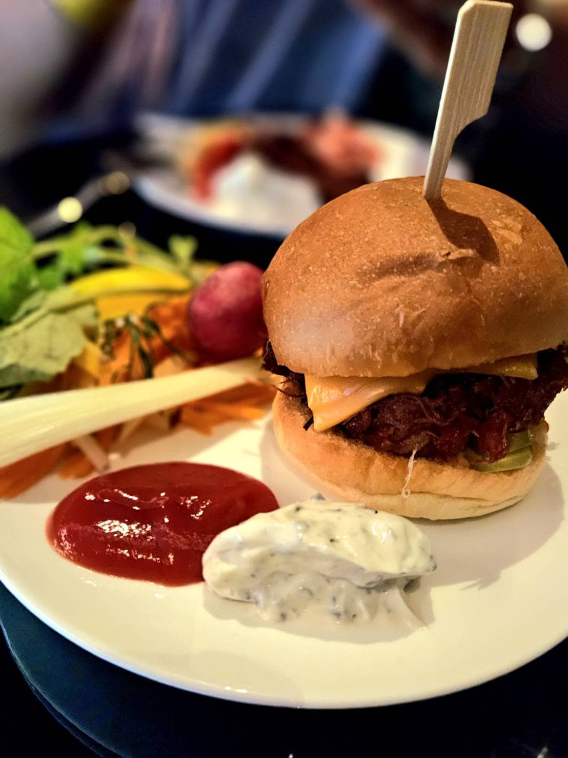 アイドルの熱演を遠目で観ながら、小腹が空いたら食べたいものだけもぐもぐ。バチが当たりそうなくらい幸せです。