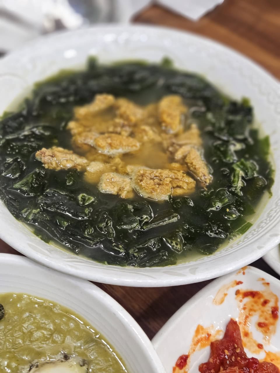 うに入りわかめスープはあわび粥のお店で。