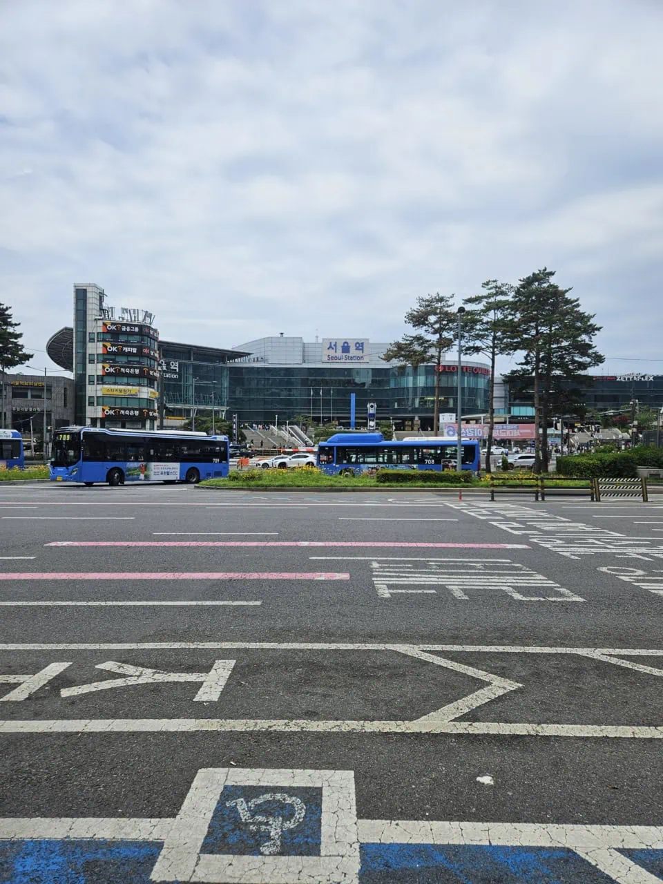 ソウル南大門警察署のお向かいはでっかいソウル駅です。