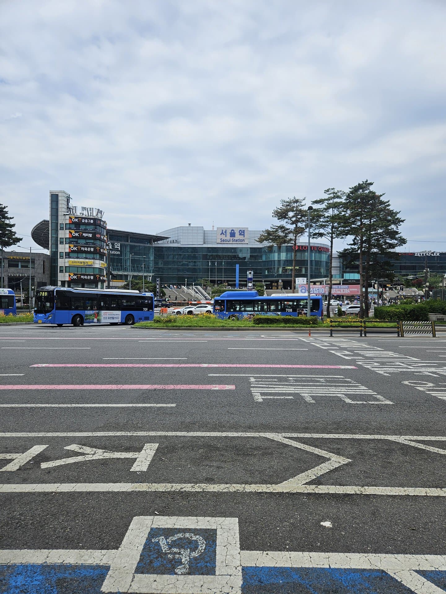 ソウル南大門警察署のお向かいはでっかいソウル駅です。
