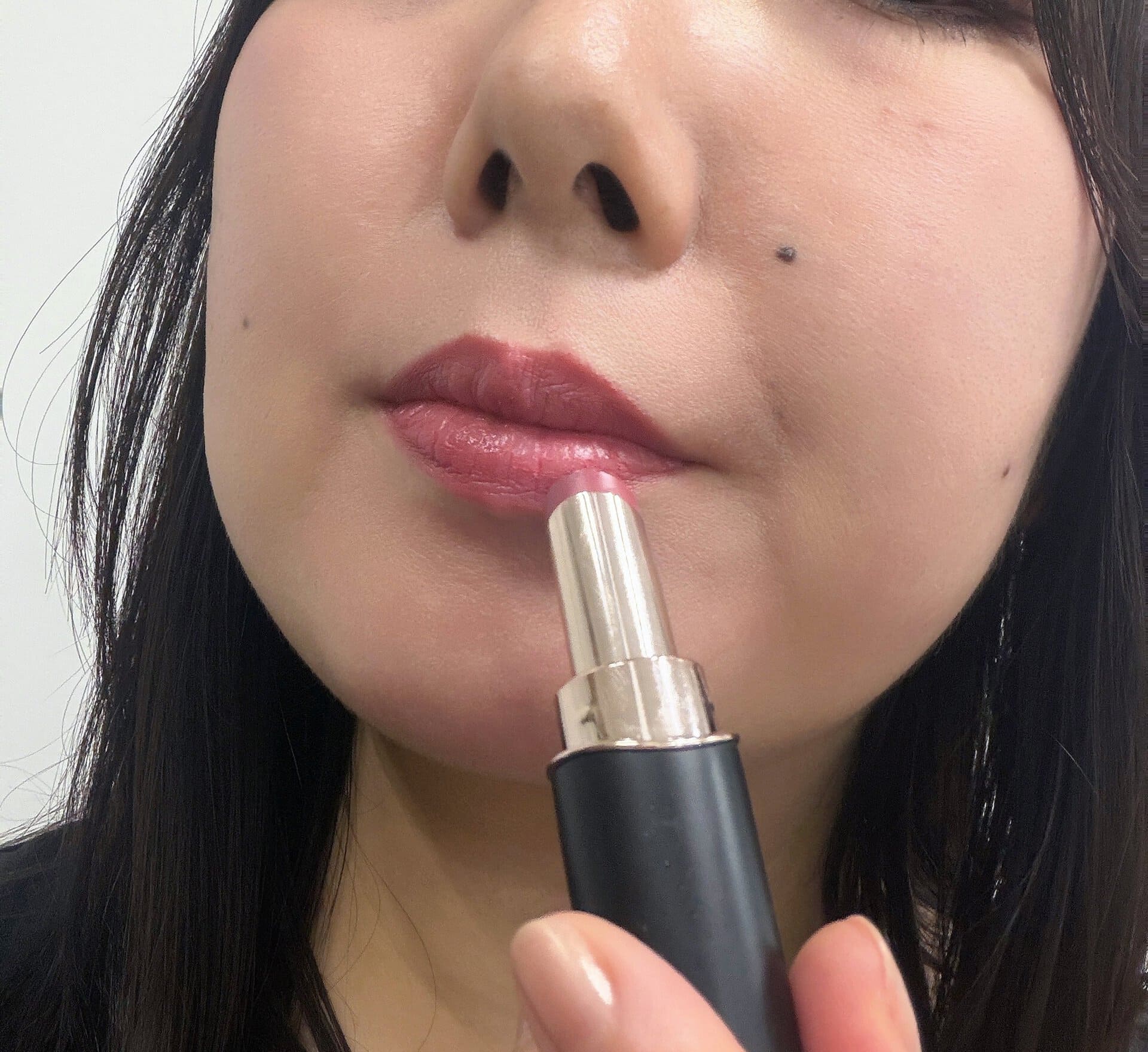 「リップクリーム感覚で使えるほどやわらかなテクスチャーがとにかくお気に入り！」