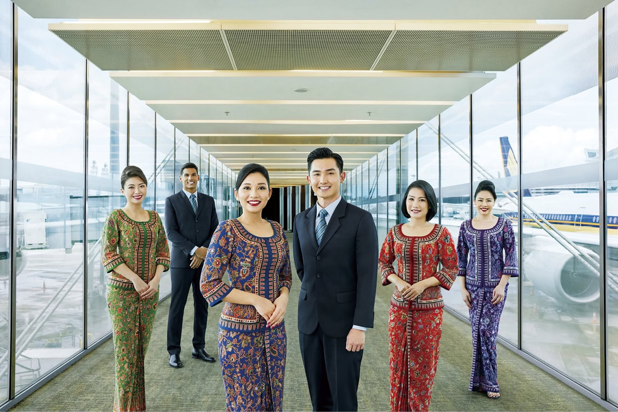 シンガポール航空の魅力は、世界的に評価されるサービスの質の高さ。搭乗した瞬間から、クルーの温かな笑顔とこまやかな気配りが心地よく、長時間のフライトも快適に過ごせます。