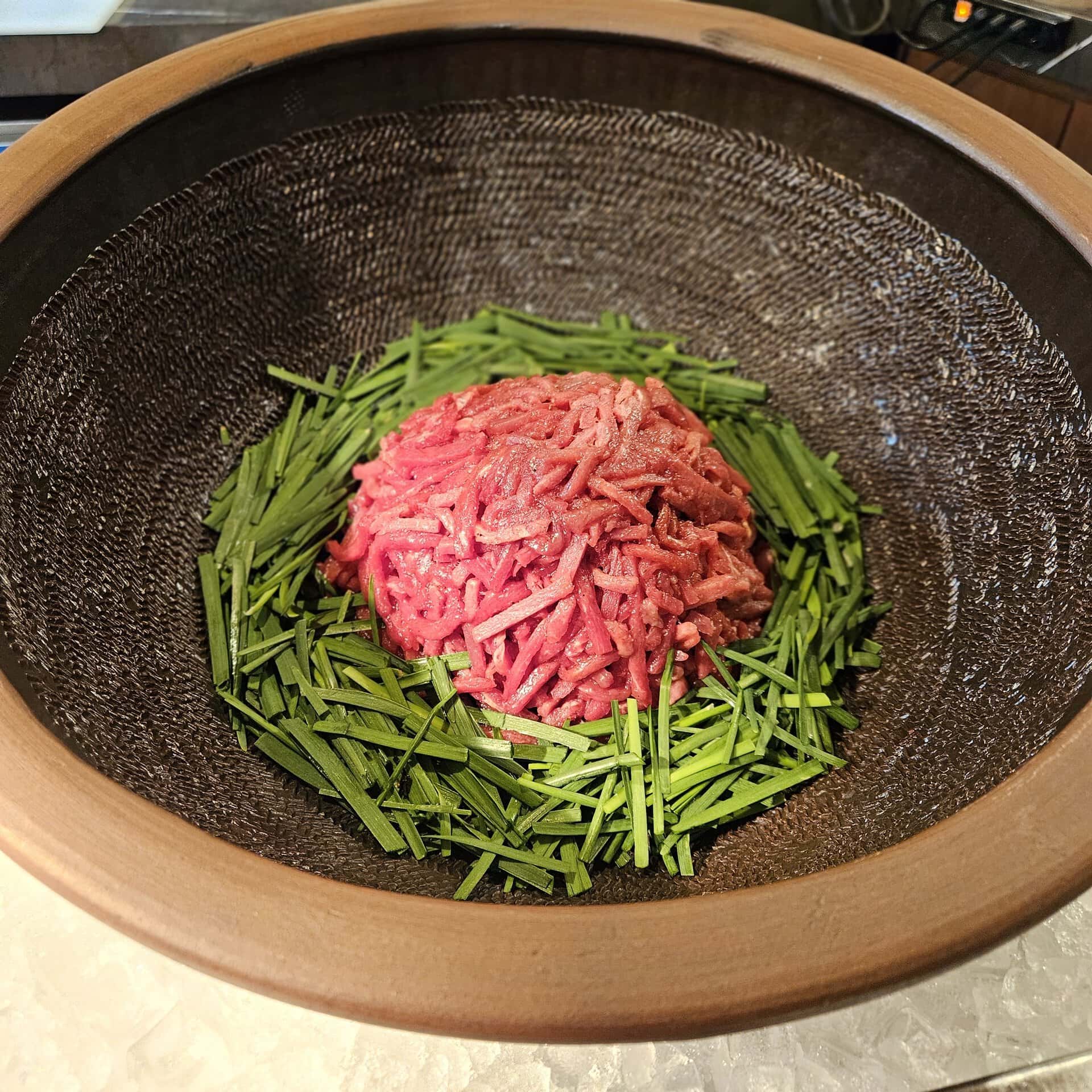 ユッケも食べ放題です。