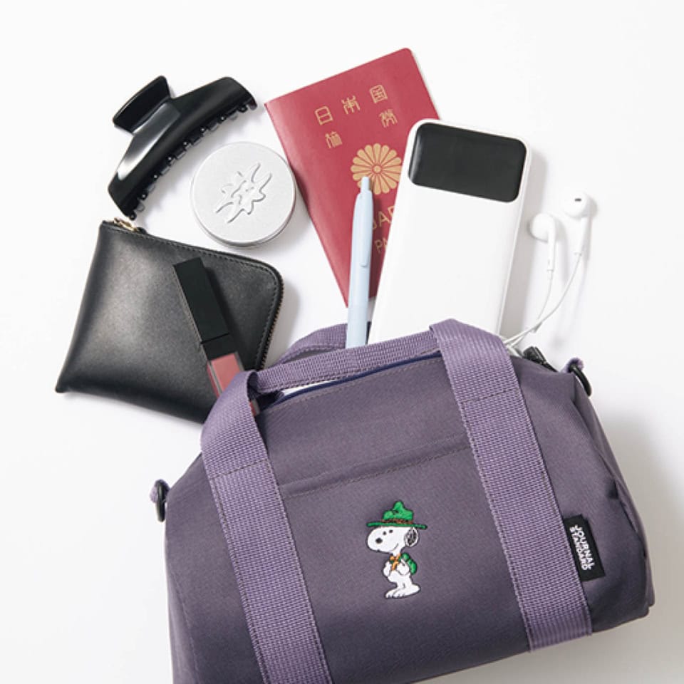 お財布やモバイルバッテリーなど、おでかけに必要なものは十分に収納。旅行のお供にも最適です。※ミニボストン以外は付録に含まれません。
