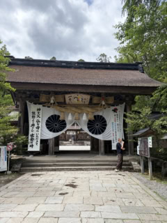 神殿への入り口がこちら。一歩入ると空気が変わります(※あくまでも個人的な感想です)