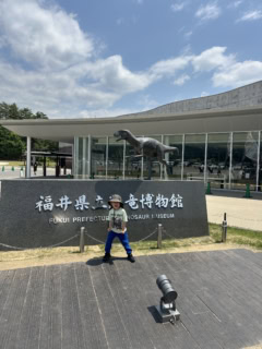 恐竜好きの聖地！ お気に入りの恐竜Tシャツを着ていざ。