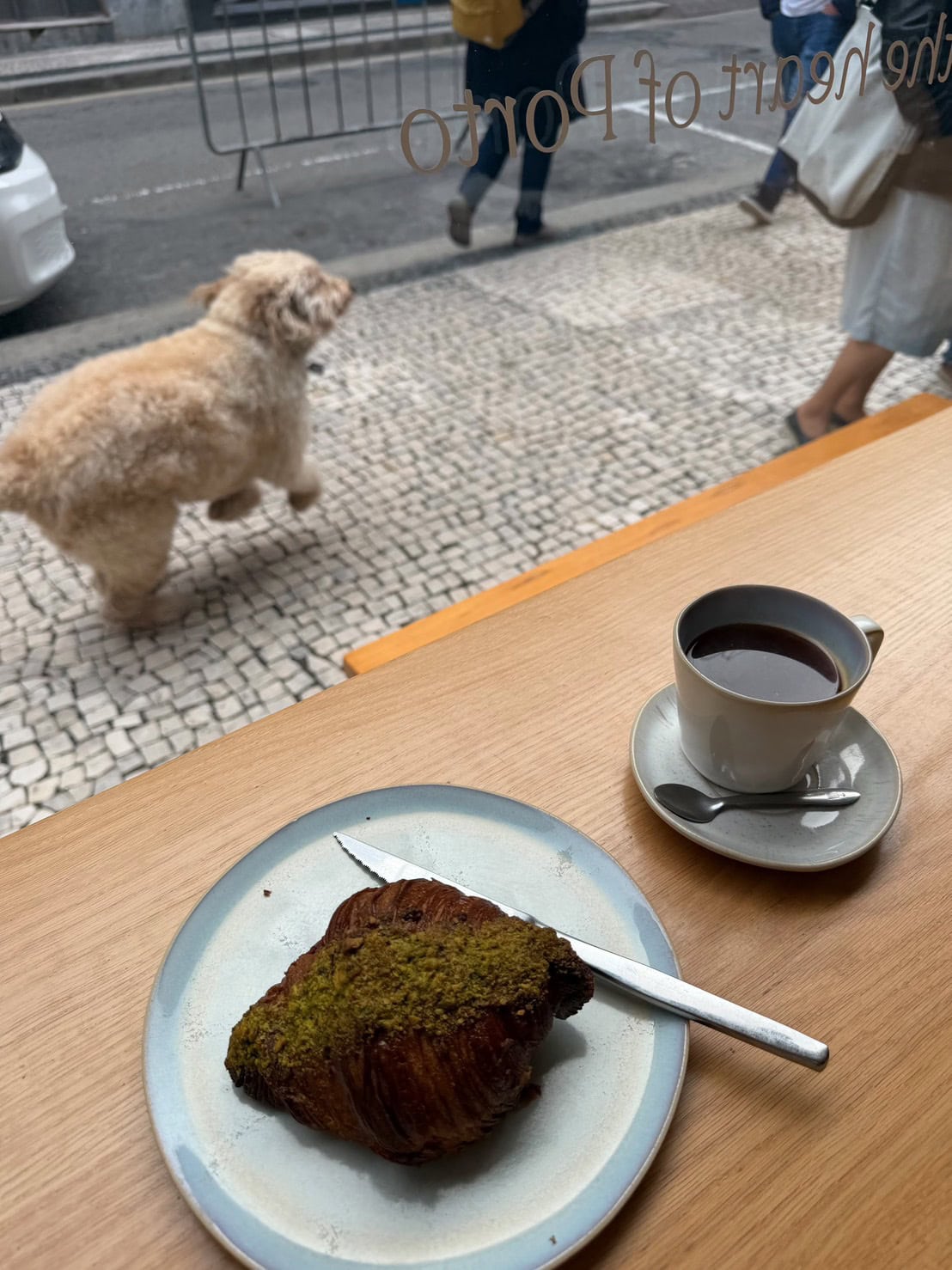 【連載】清水みさと「旅をせずにはいられない」vol.9　ポルトガル　カフェのクロワッサンとコーヒー