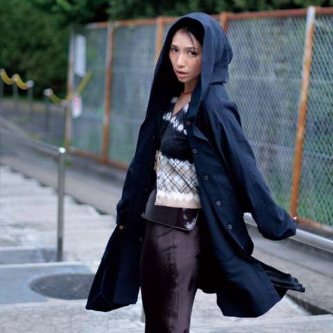 スポーツウェアにも「シアー」「ジュエリー」を投入! 俳優にしてスタイリスト【野波麻帆】の私服
