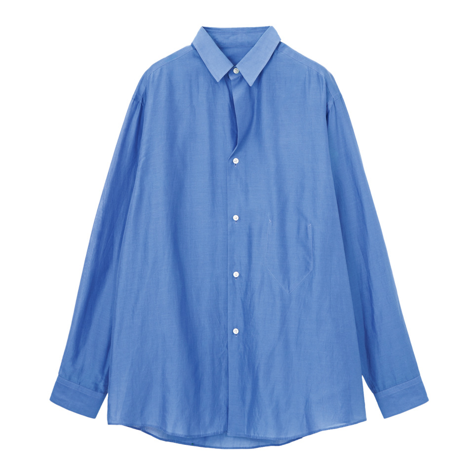 シンプルながらこだわり抜かれた美シルエット。シャツ¥57,200(ソウシオオツキ/エムエイティティ)