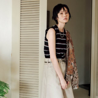 【大人のボーイッシュ】「ノースリ×ハーフパンツ」にはアクセや小物でのドレスアップが正解！