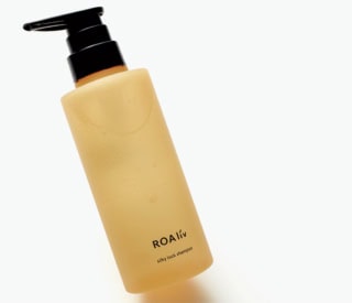 シルキーロックシャンプー 300mL ¥3,630（ロアリブ）