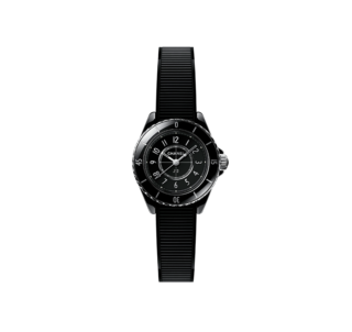 ウオッチ〈J12 28MM〉［高耐性ブラック セラミック×SSケース、ケース径28㎜、ブラックラッカーダイヤル、高精度クォーツムーブメント、防水性30m］¥836,000（シャネル）© CHANEL