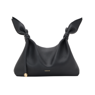 バッグ〈スカーフ〉［H21×W34×D8.5㎝］¥432,300※予定価格 ※6月11日より展開予定（ロエベ／ロエベ ジャパン クライアントサービス）