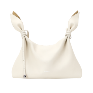 バッグ〈スカーフ〉［H21×W34×D8.5㎝］¥432,300※予定価格 ※6月11日より展開予定（ロエベ／ロエベ ジャパン クライアントサービス）