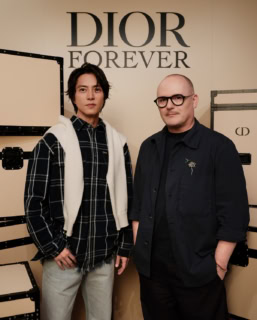 ピーター・フィリップス氏とアンバサダーの山下智久さん。