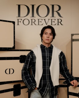 【ディオール新作2026】山下智久&新木優子も絶賛!「ディオール フォーエヴァー」から透明感を格上げする新作パウダー&下地が登場