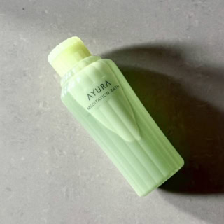 おそらく初めて使ったのはかれこれ20年くらい前。時々思い出したように使いたくなるんです。そして毎回香りに癒される!メディテーションバスt300mL ¥2,200(アユーラ)