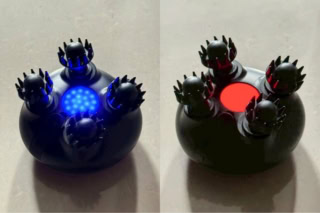 お風呂で使うときは赤く光るEMSモードで。しっかり感じられるもの。ディズム スキンケア＆リフト プロヘッドデバイス ￥34,100（アンファー）