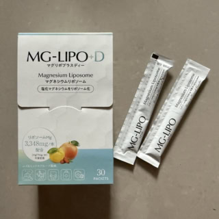 最近飲んでいるのは マグリポプラスディー。海外通販などマグネシウムサプリは色々試しましたが先日出会ったこちらを今は愛飲中。えぐみと苦みがあるマグネシウムですが柑橘系で果物の皮みたいな味。なので薄めずそのまま飲んでいます。飲みにくい人は飲み物に混ぜても〇。マグリポプラスディー (私物)