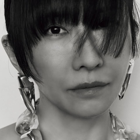 夏こそ「透明ジュエリー」と「黒ジュエリー」が軽やかで、洗練!【スタイリスト風間ゆみえ】