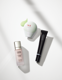 上からSK-II ジェノプティクス CC プライマー ミントグリーン、KANEBO イルミネイティングプライマー、DIOR プレステージ ホワイト ル プロテクター UV ルミエール ロージーグロウ